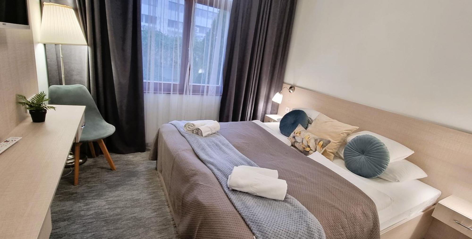 Hotel Harom Gunar Kecskemét Extérieur photo