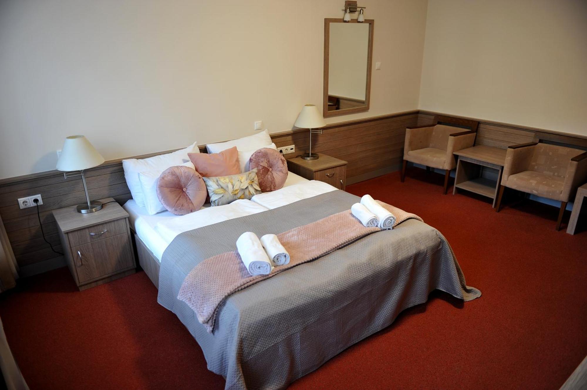 Hotel Harom Gunar Kecskemét Extérieur photo