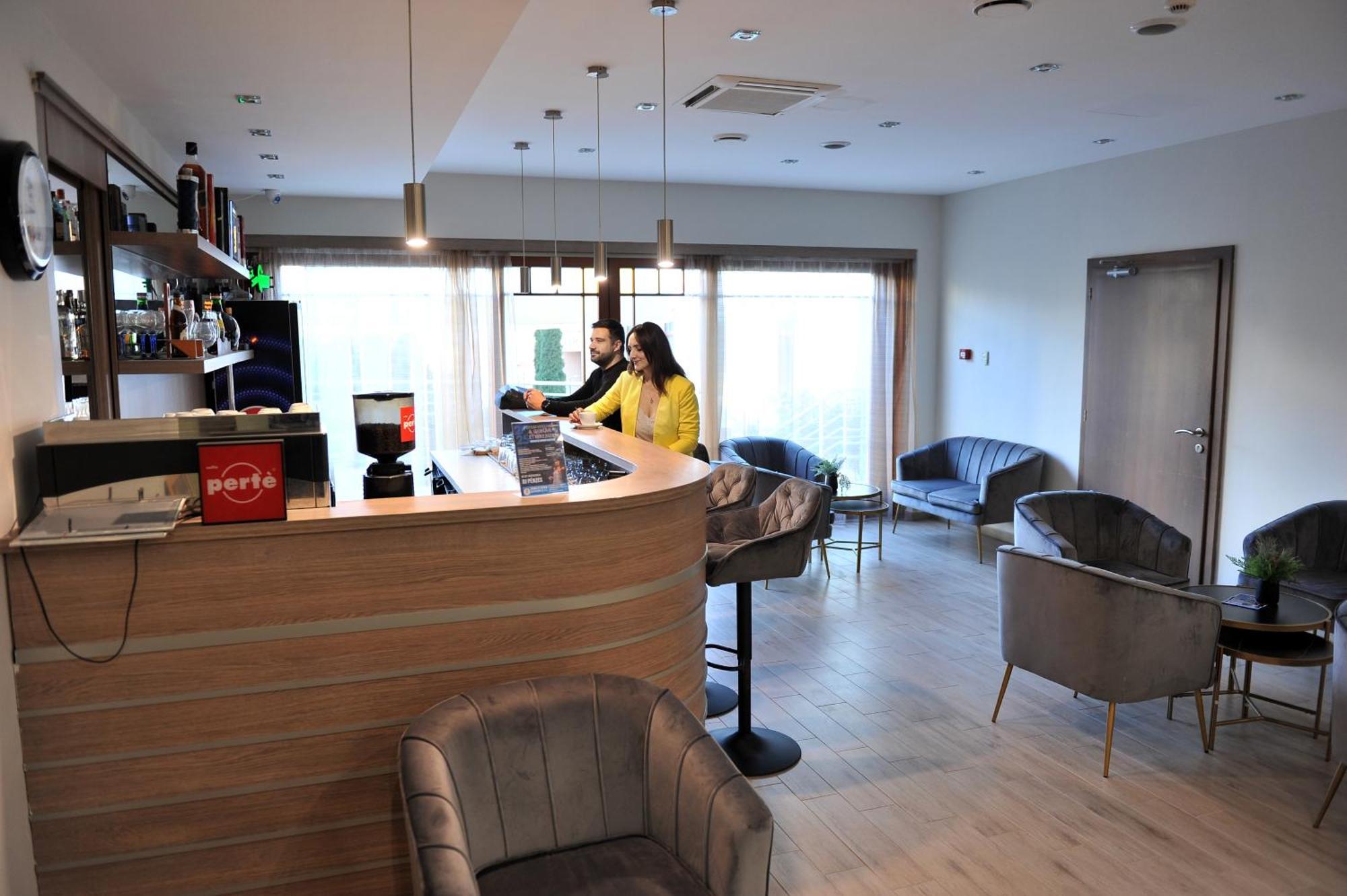 Hotel Harom Gunar Kecskemét Extérieur photo
