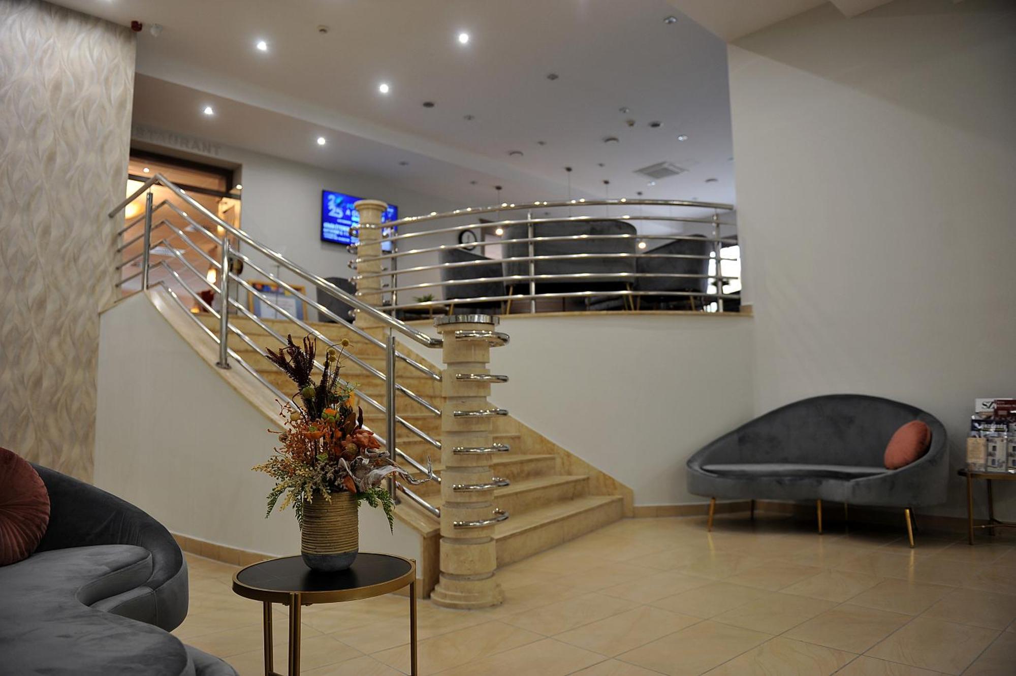 Hotel Harom Gunar Kecskemét Extérieur photo