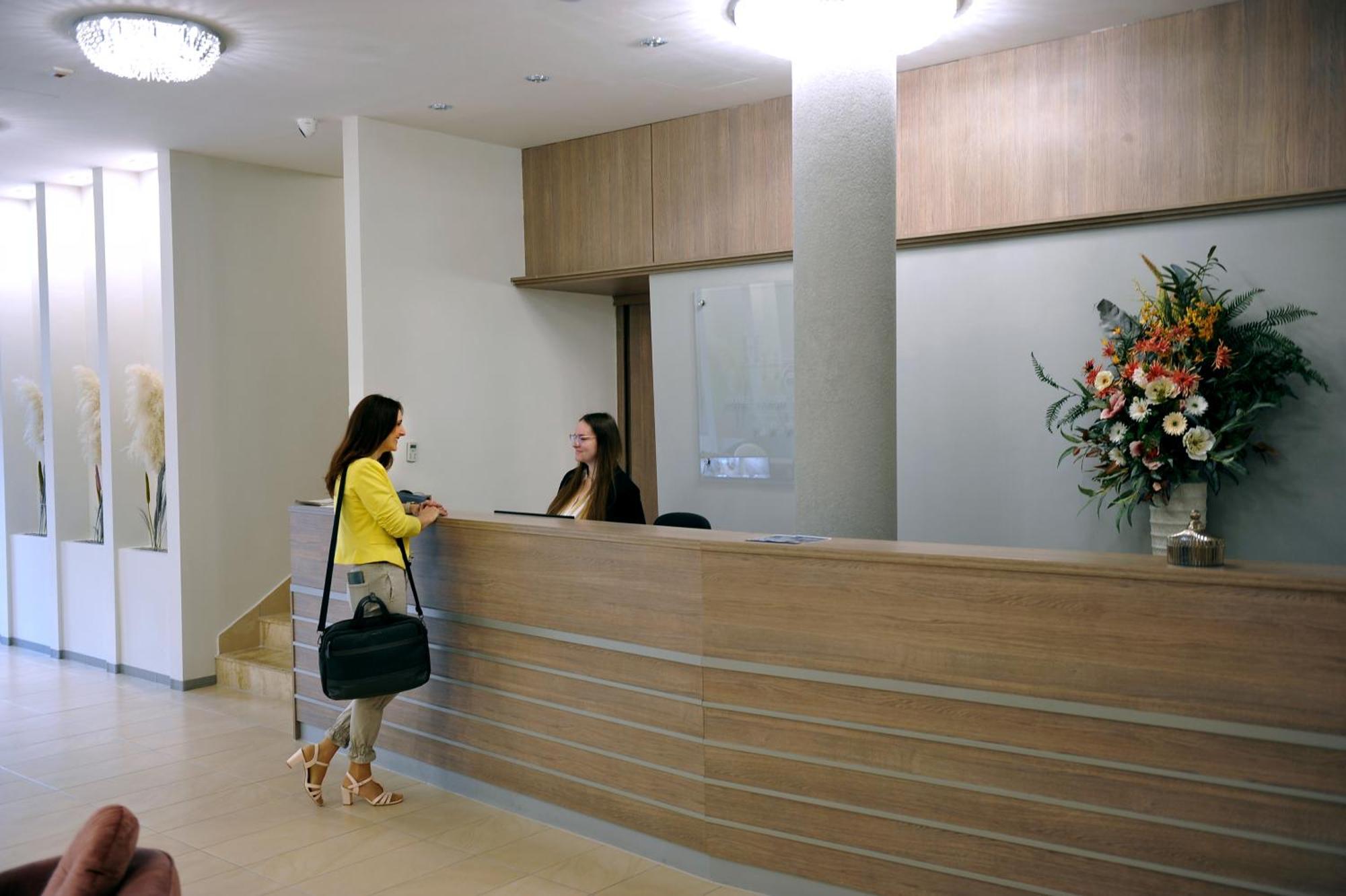 Hotel Harom Gunar Kecskemét Extérieur photo