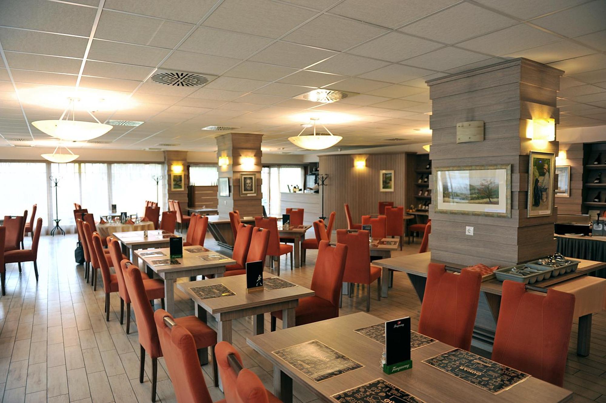 Hotel Harom Gunar Kecskemét Extérieur photo