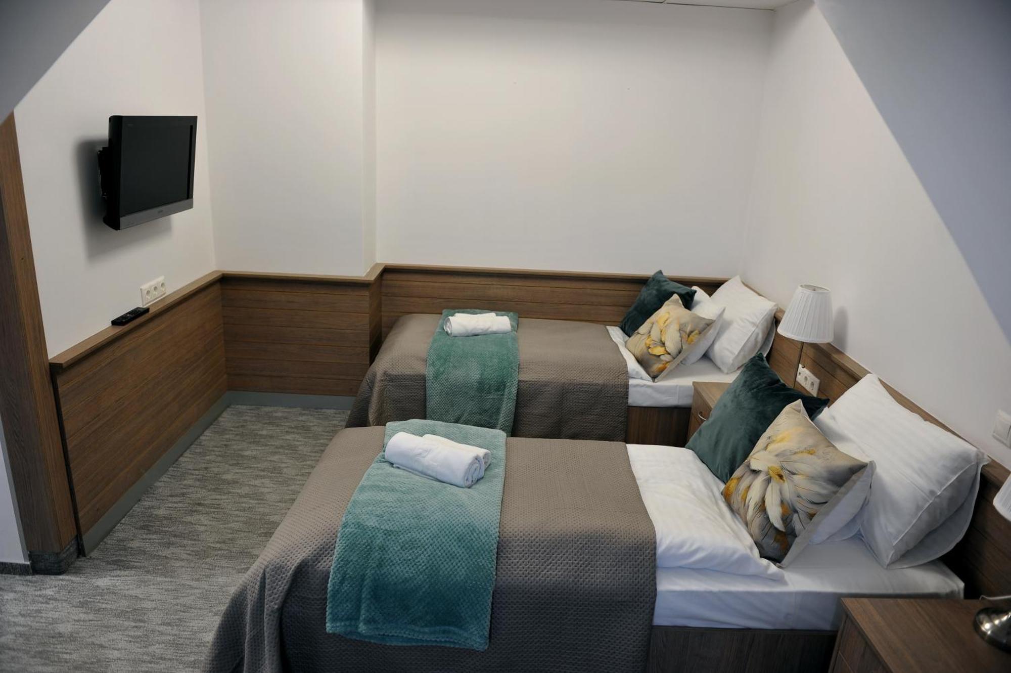 Hotel Harom Gunar Kecskemét Extérieur photo