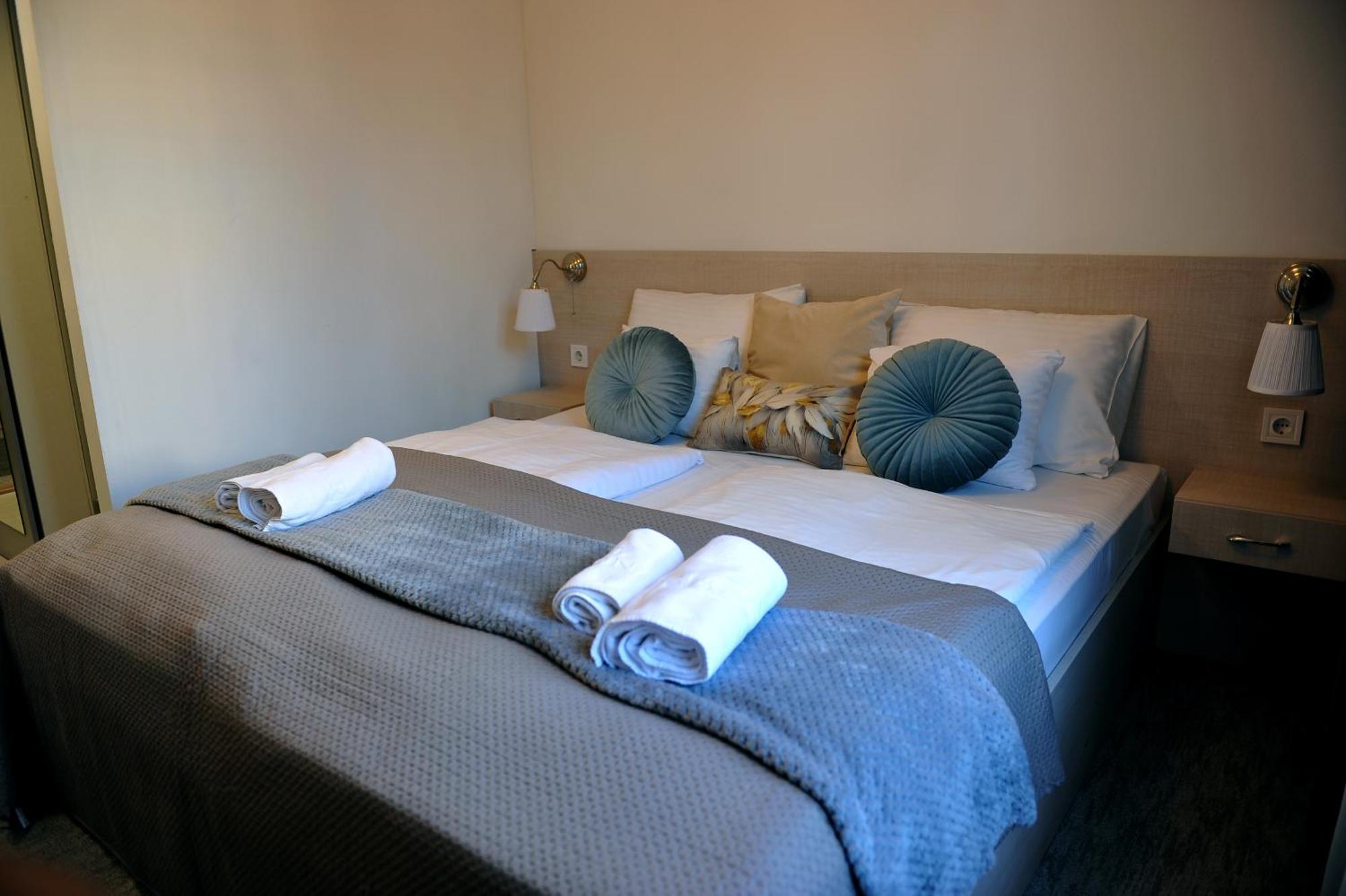 Hotel Harom Gunar Kecskemét Extérieur photo
