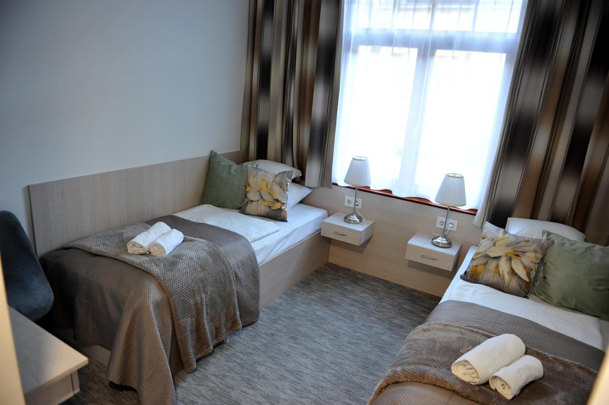 Hotel Harom Gunar Kecskemét Extérieur photo