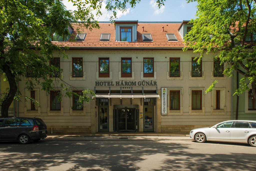 Hotel Harom Gunar Kecskemét Extérieur photo